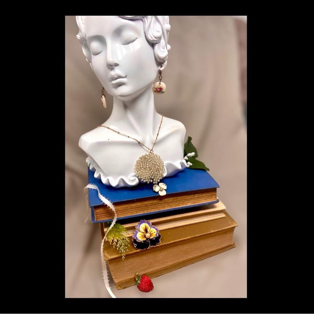 Gold Floral Pendant Necklace with Earrings